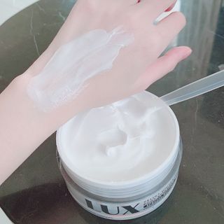 Kem body lux (tinh chất yên tươi collagen)