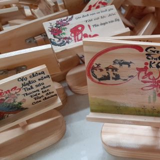Kệ điện thoại bằng gỗ