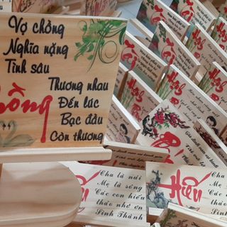 Kệ điện thoại bằng gỗ