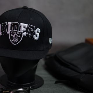 Nón snapback