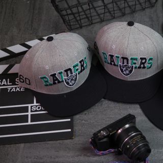 Nón snapback