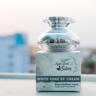 KEM DƯỠNG BAN NGÀY NGỌC LINH SÂM