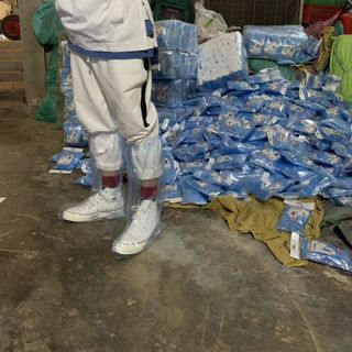 ỦNG NILON ĐI MƯA VÀ TRONG PHÒNG DỊCH