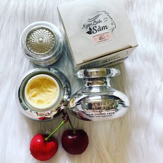 KEM DƯỠNG BAN NGÀY NGỌC LINH SÂM