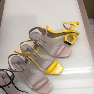 Sandal nữ Luxery lỗ tròn