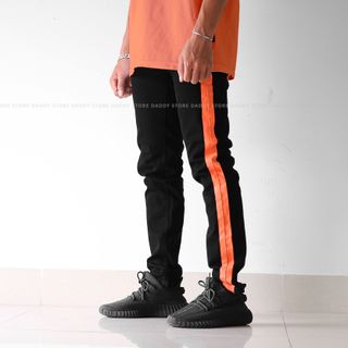 Quần jean nam đen kẻ cam rách gối HCM