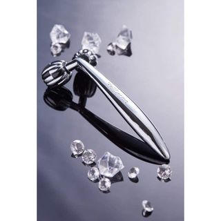 Thanh lăn mặt wellderma Face Lifting Dark Silver Roller