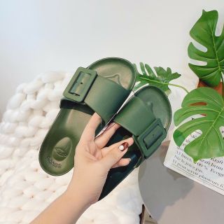 Dép nhiều màu mang em