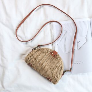 Túi cói đi biển hình bán nguyệt