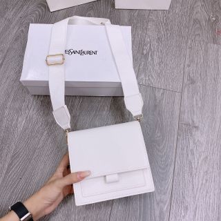 Túi xách nữ màu trắng