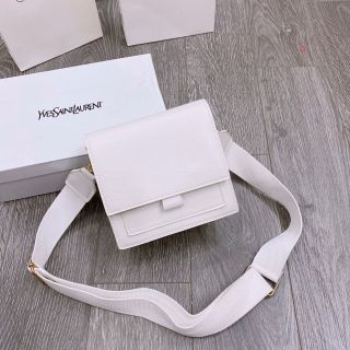Túi xách nữ màu trắng