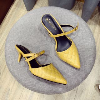 Giày cao got nhọn sục