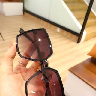 MẮT KÍNH 2030