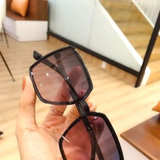 MẮT KÍNH 2030