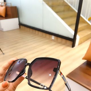MẮT KÍNH 2030