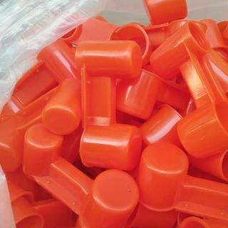 Máng uống tự động nút chai cho chim cho gà