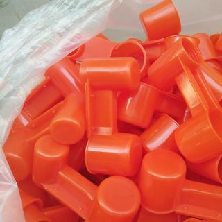 Máng uống tự động nút chai cho chim cho gà