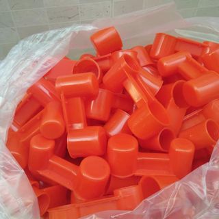 Máng uống tự động nút chai cho chim cho gà