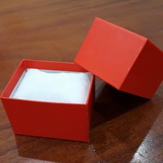 Hộp đựng đồng hồ chùm đáy
