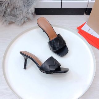 Dép cao gót chần chỉ