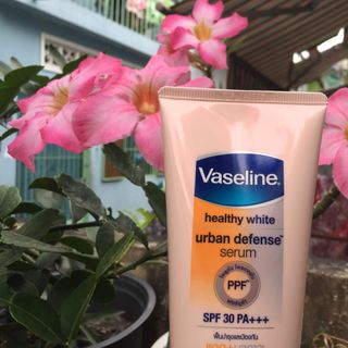 Sữa dưỡng thể trắng da Vaseline Thái Lan 180 ml