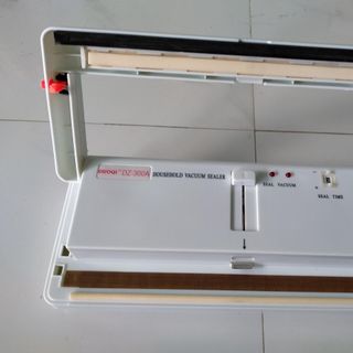 Máy Hút Chân Không Thực Phẩm DZ300A