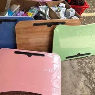BÀN HỌC CÓ KHE ĐỂ IPAD
