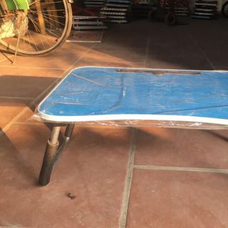 BÀN HỌC CÓ KHE ĐỂ IPAD