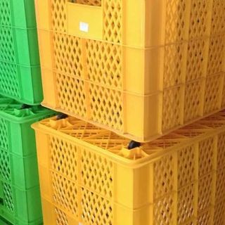 Sóng nhựa lớn có bánh xe đựng hàng gia công, may mặc