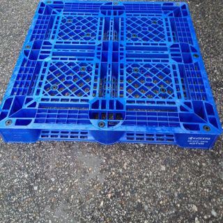 Pallet nhựa kê hàng dùng xe nâng giá rẻ toàn quốc