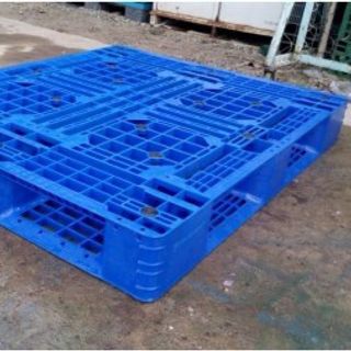 Pallet nhựa đan lưới hai mặt dùng xe nâng giá rẻ