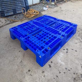 Pallet nhựa đan lưới hai mặt dùng xe nâng giá rẻ