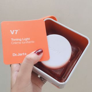 Kem dưỡng da V7