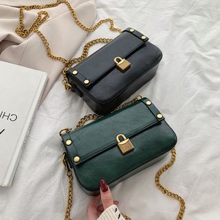Túi đeo chéo logo móc khóa xinh xắn D804