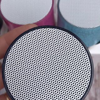 Loa bluetooth hình trụ nháy đèn và giắc cắm thẻ nhớ