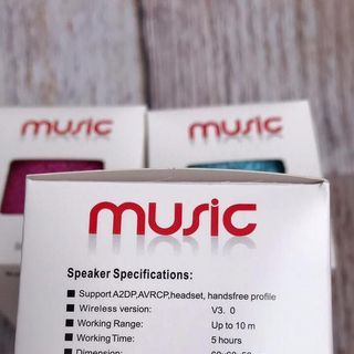 Loa bluetooth hình trụ nháy đèn và giắc cắm thẻ nhớ