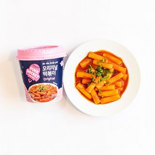 Bánh gạo Topokki Pink Rocket vị Truyền Thống cup 120gr