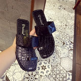 Dép xỏ ngón c