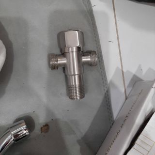 van khóa nước bồn cầu