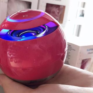 Loa hình trứng A18 có đèn led và mich nhận cuộc gọi