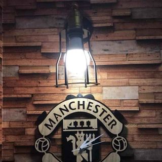 Đồng Hồ Treo Tường Gỗ Khắc Hình Logo CLB Manchester United -MU