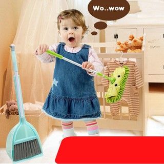 Bộ chổi và cây lau giúp trẻ làm việc nhà