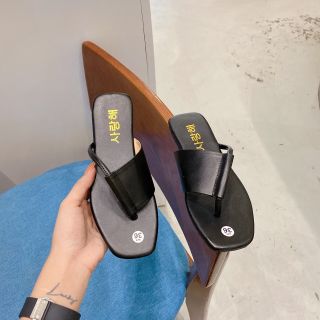 Dép kẹp chéo