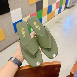 Dép kẹp chéo