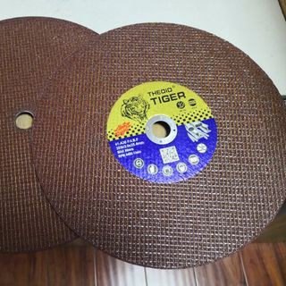 Đá cắt sắt/Inox hiệu Tiger màu đỏ 350mm(3,5 tấc)