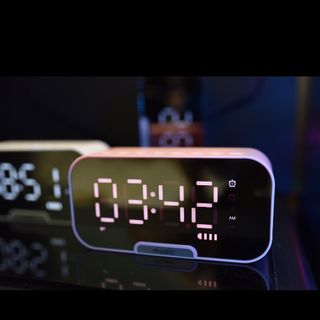 Loa bluetootđồng hồ báo thức gương soi trang amoi G5