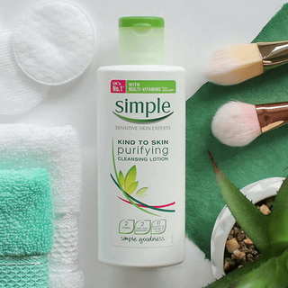 Sữa tẩy trang Simple Kind To Skin Purifying Cleansing Lotion 200ml
