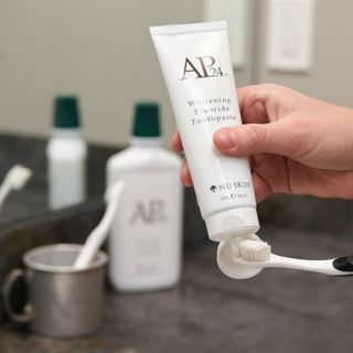 🦷KEM ĐÁNH RĂNG TRẮNG SÁNG AP-24Whitening Fluoride Toothpaste