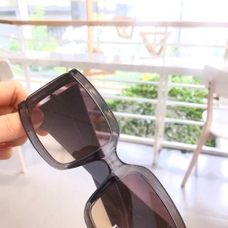 KÍNH THỜI TRANG 7748