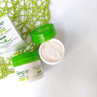 Kem dưỡng ẩm Simple Kind To Skin Vital Vitamin Night Cream 50ml